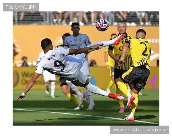 足球比赛中的高位压迫与战术变换